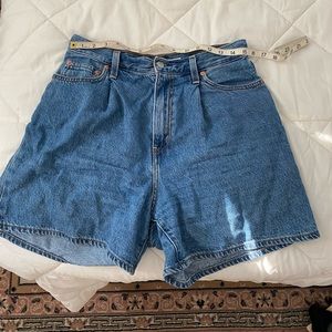 Levi’s ribcage high shorts